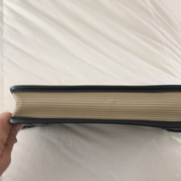 Authentic Fendi makeup bag - Picture 4 of 13